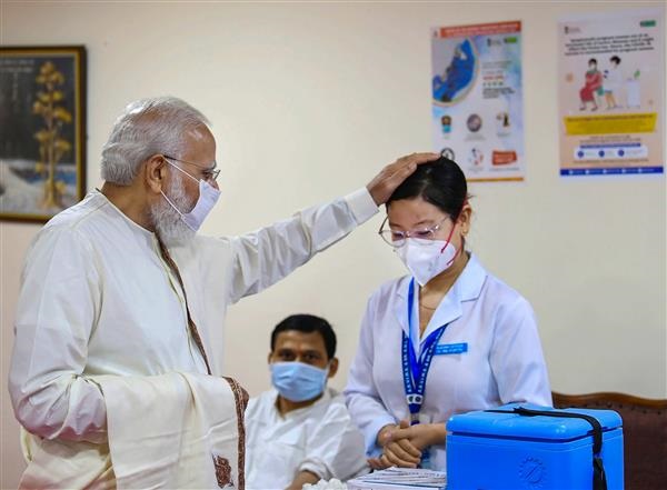 pm-modi-interacts-with-manipur-nurse