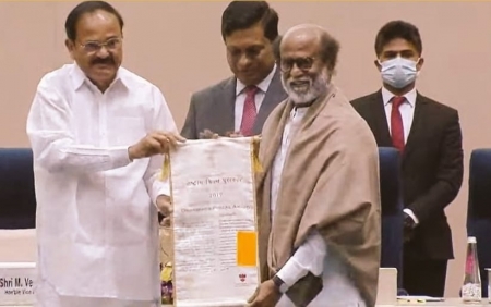 rajinikanth-receives-dada-saheb-phalke-award