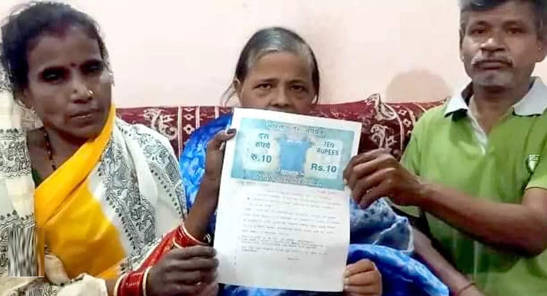 A-woman-from-Orissa-hands-over-property-worth-crores-of-rupees-to-a-rickshaw-puller