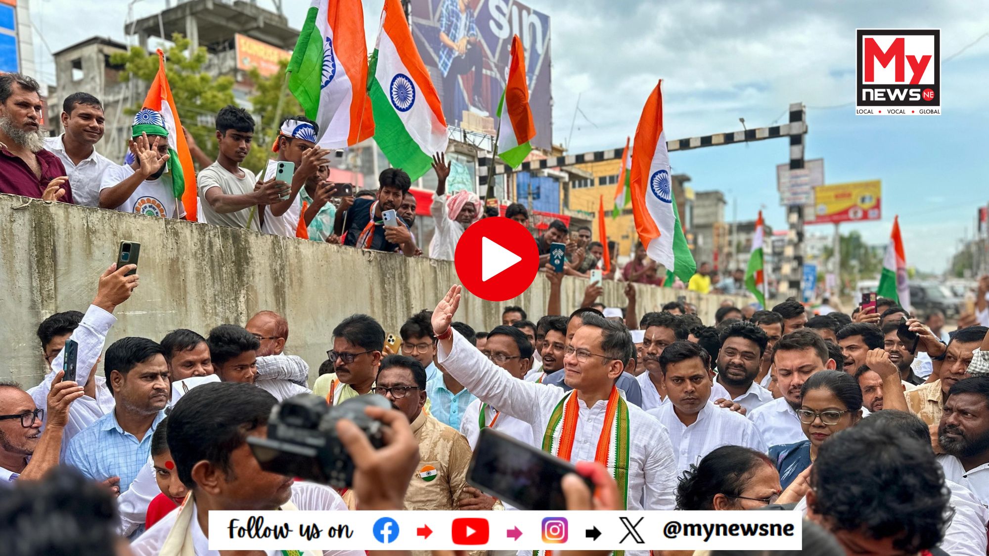 ত্ৰিৰংগৰ ৰঙেৰে আলোকিত সমগ্ৰ দেশ